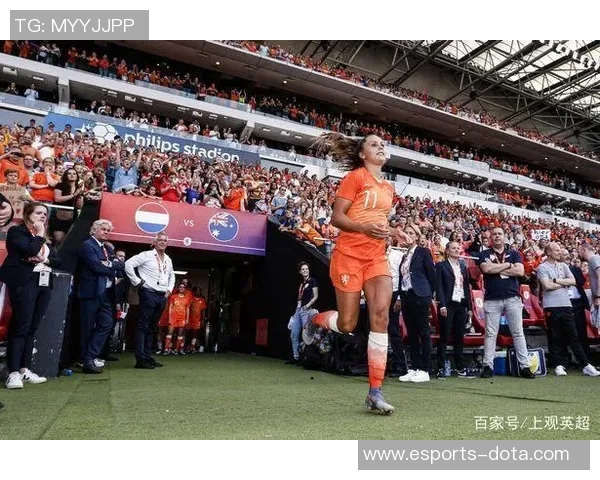 荷兰女足球员马滕斯:从青涩新人到世界顶级前锋的成长历程 荷兰女足球员马滕斯:从青涩新人到世界顶级前锋的成长历程